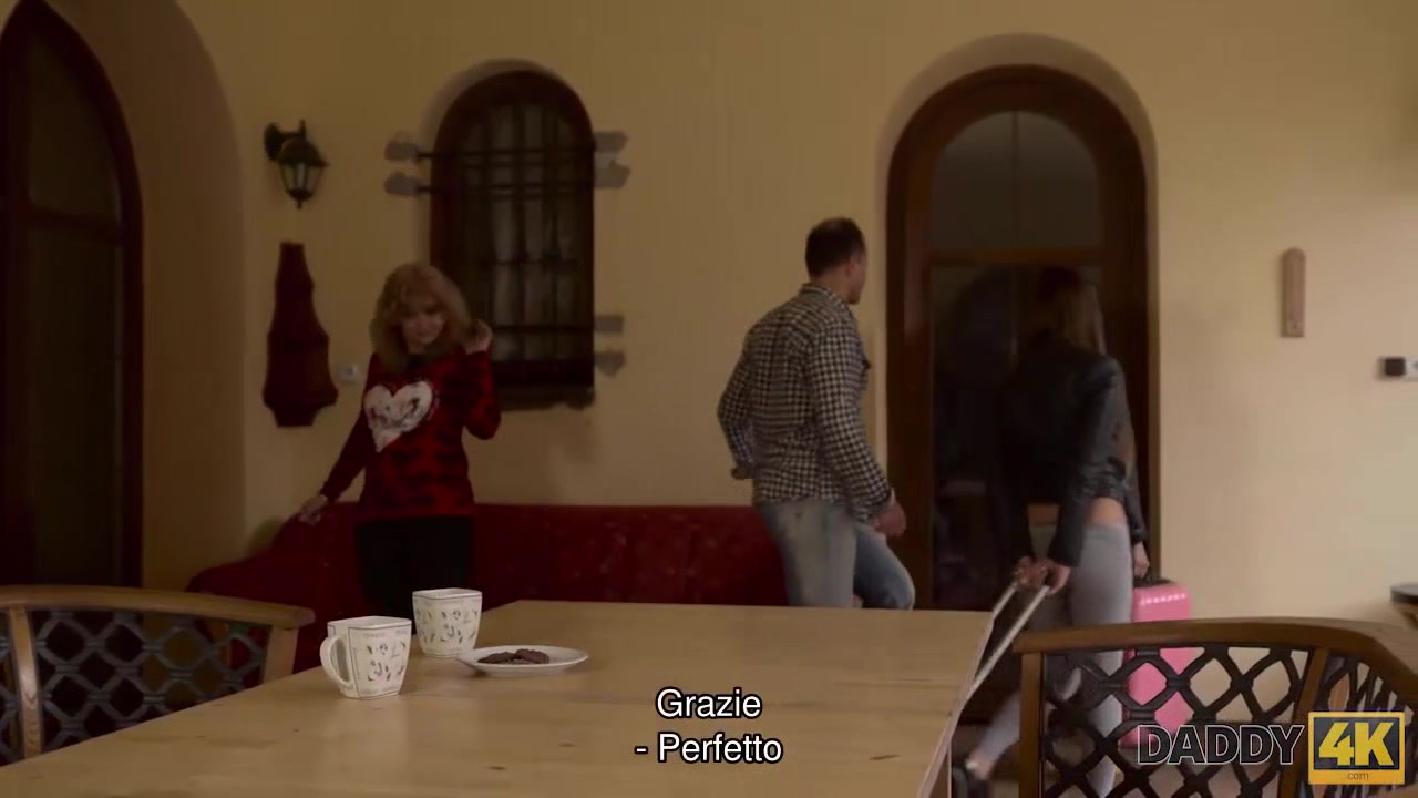 DADDY4K. Incredibile azione sessuale del vecchio patrigno e due giovani ninfe Eveline e Silvia Dellai