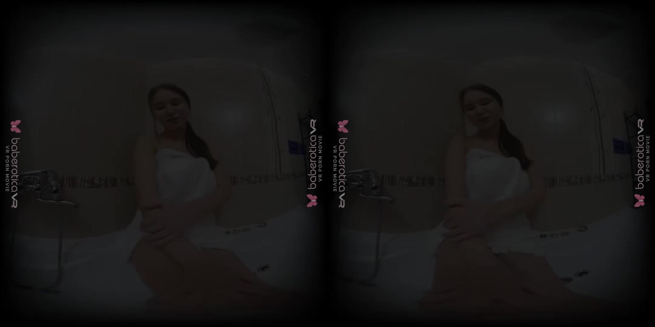 Amalia Davis Plays Herself In Her Bath - Sexlikereal