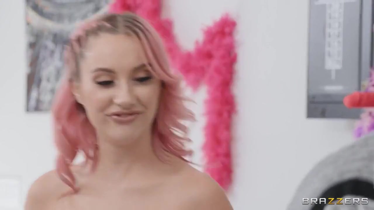 Aubree Valentine, Eve Luv And Van Wylde - Fucking Gfs Dildo-loving Roommates Video