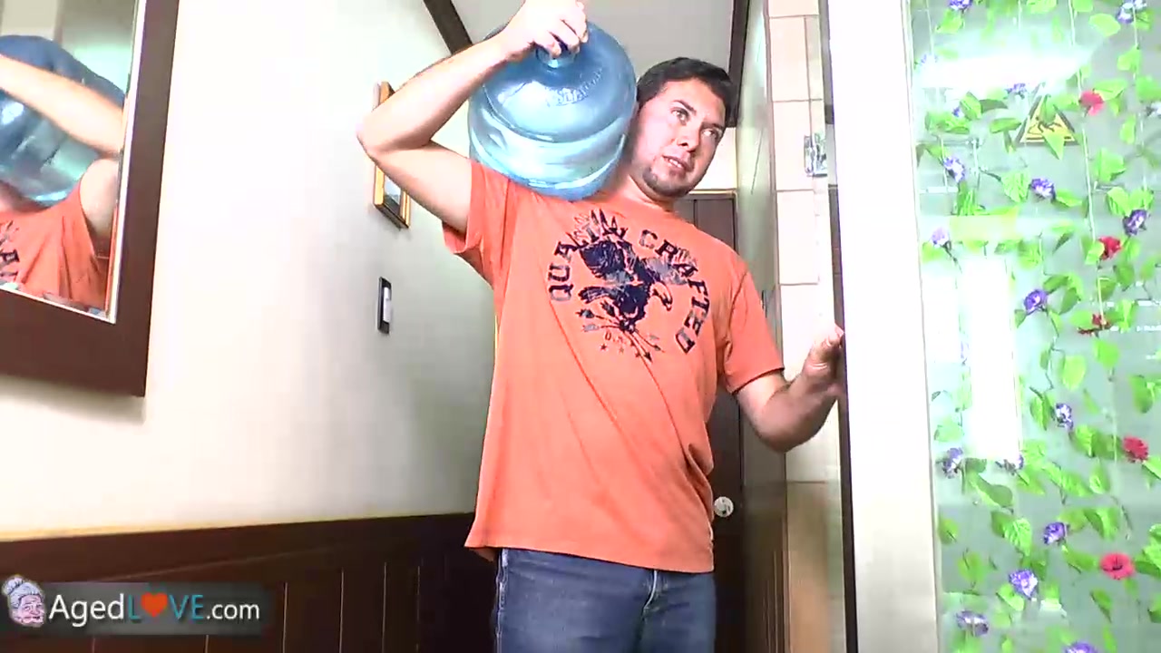 Granny customer sucks young delivery boy