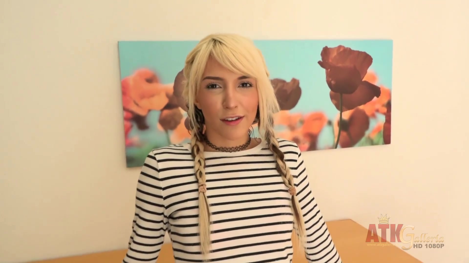 Interesting blonde teen girl