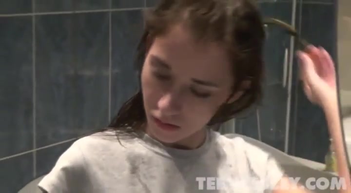 teen 18+ Lesley takes a hot shower to make her more horny