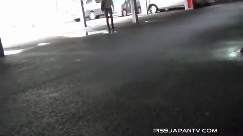 Girls Splash About Town - PissJapanTV