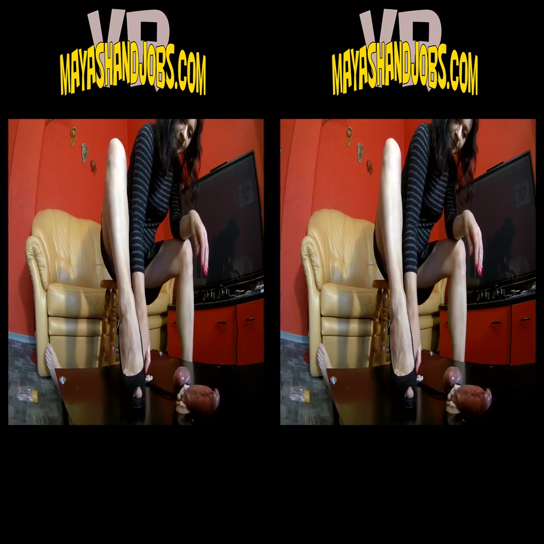 Maya in Feel My Feet On The Cockboard - MayasHandjobsVR