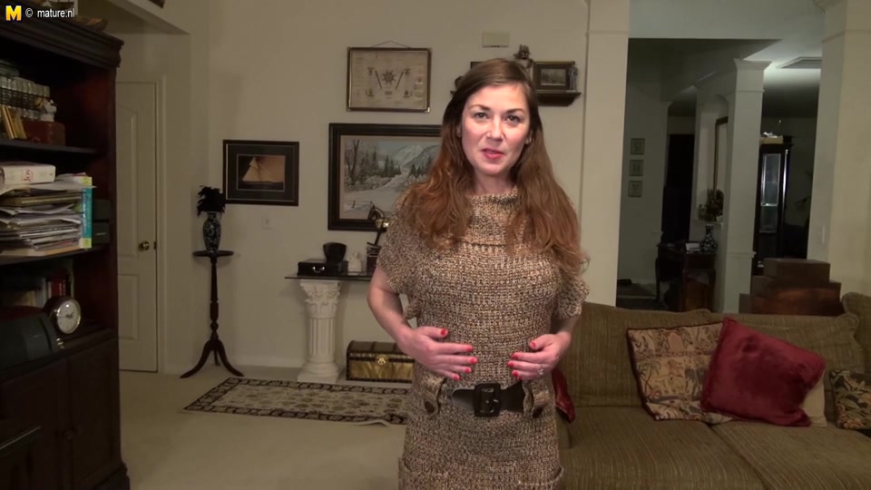 American Hairy Housewife Playing With Herself - MatureNL