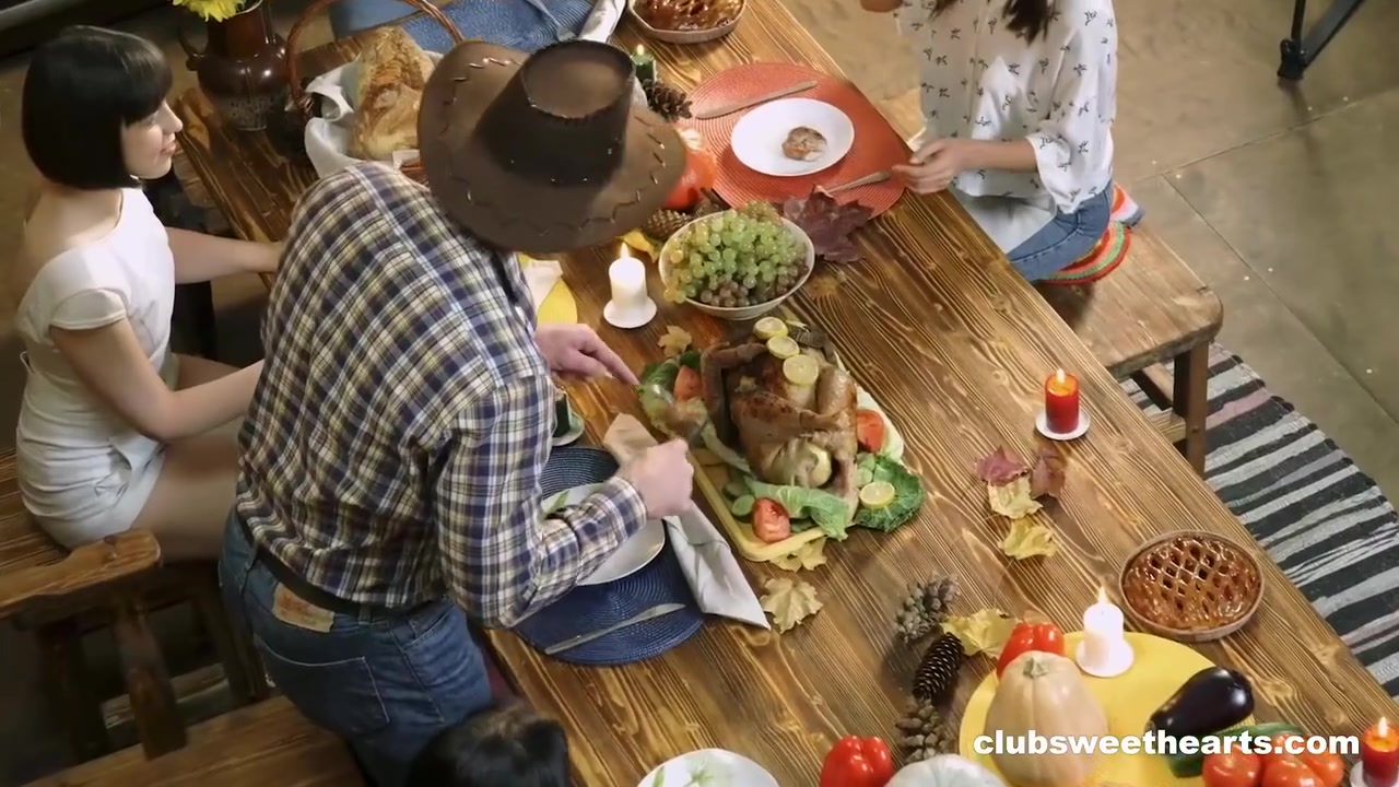 Thanksgiving Dinner Turns Into Fucking Fiesta By - Skye Young, Nicole Murkovski And Leo Dee