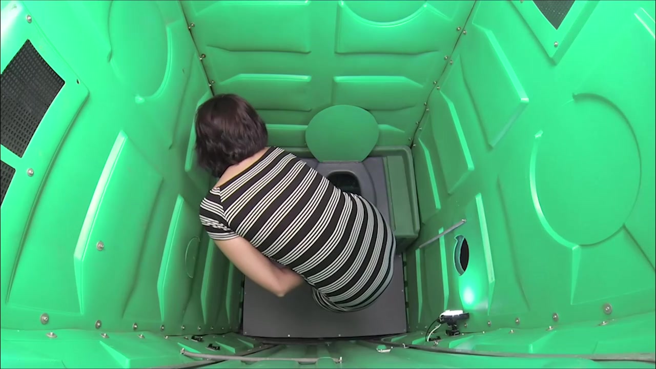 Porta Gloryhole Thick teen 18+ swallows loads of cum parking lot