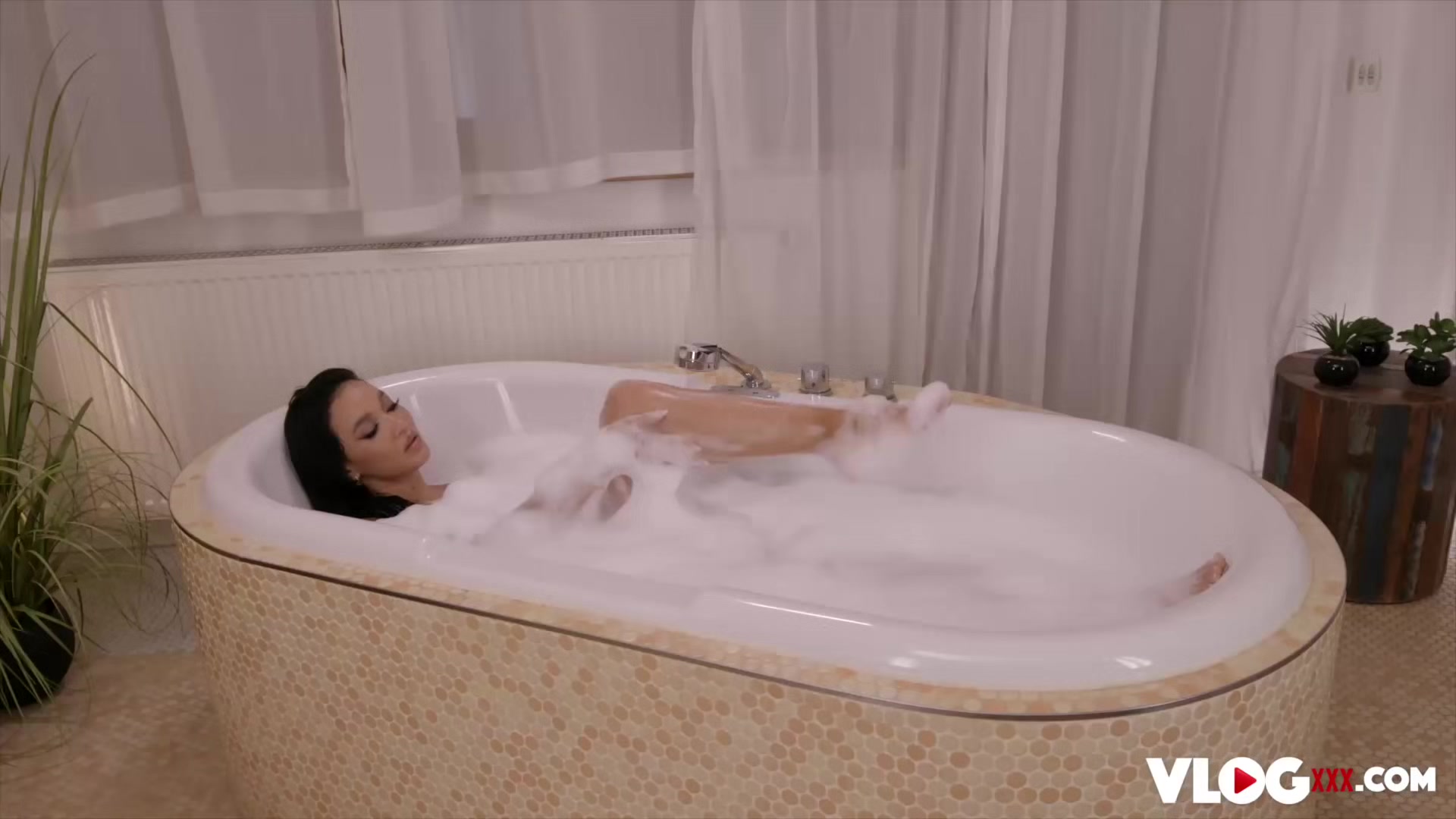 Masseuse Asia Vargas Pounded After Steamy Massage