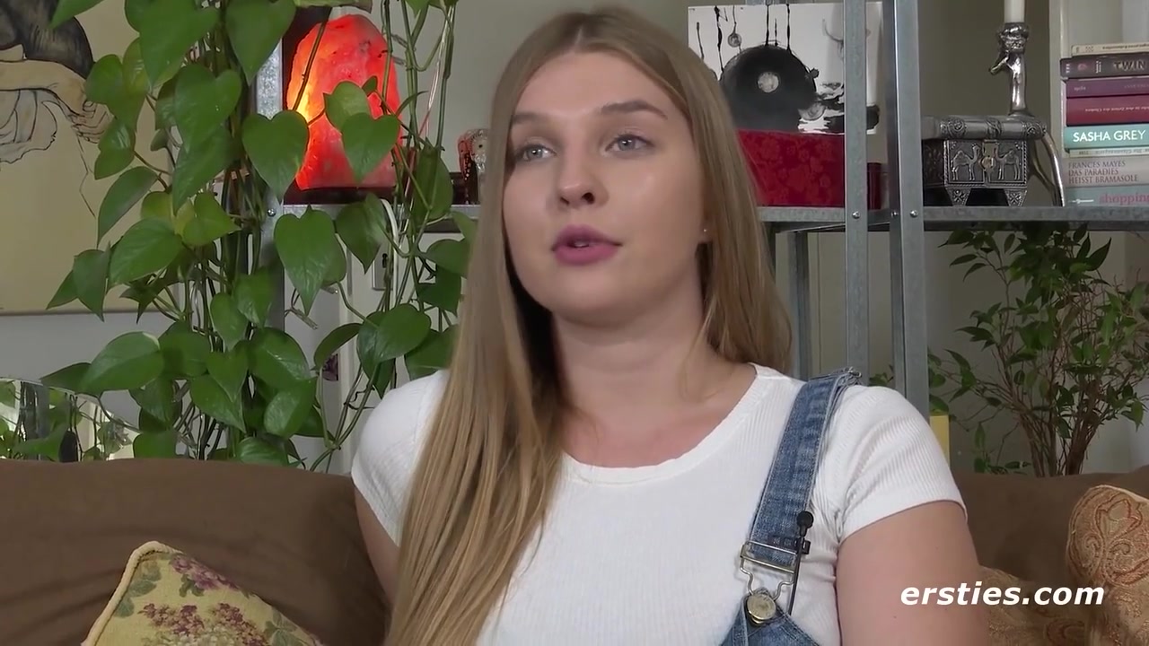Ariel Prefers To Use Her Fingers When She Masturbates