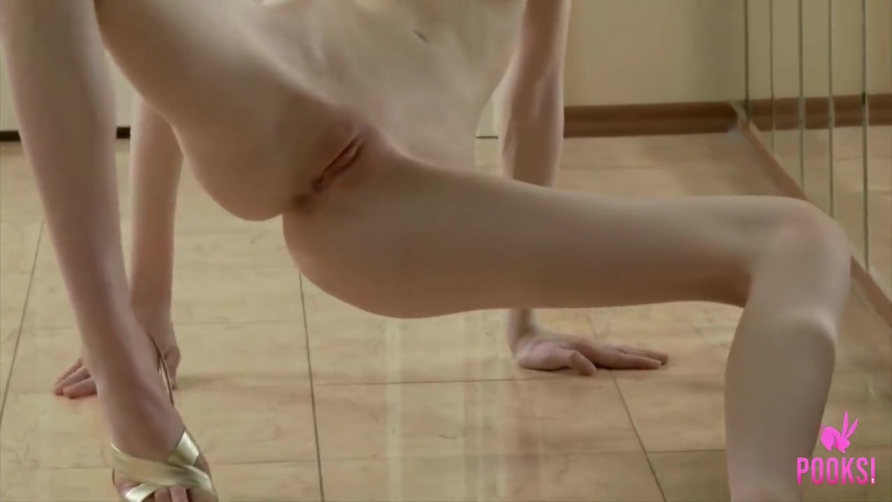 Small Boobed teen 18+ Hottie Daisy Her Bare Twat!