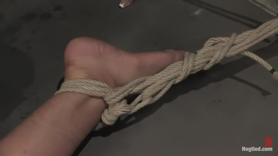 Isis Love is vibrated until she squirts, in every scene.