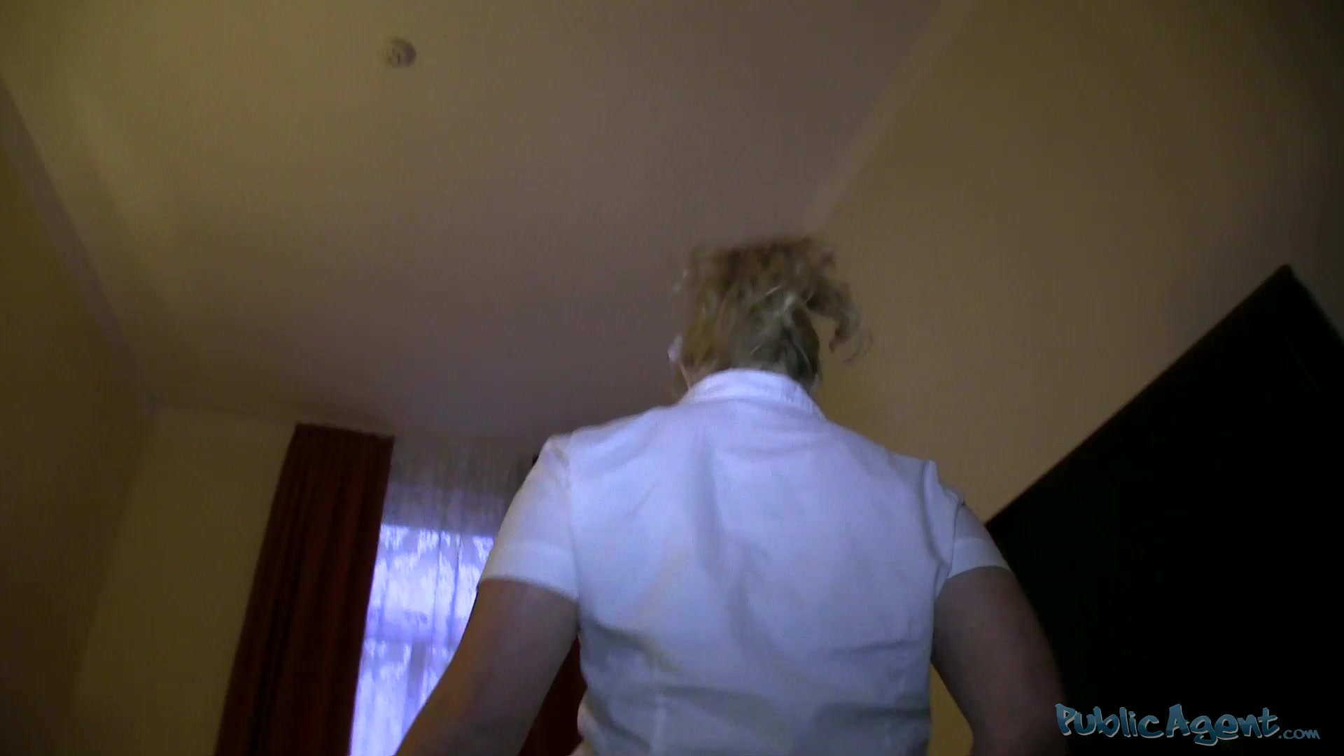 Amateur hardcore sex with blonde chick in the hotel room