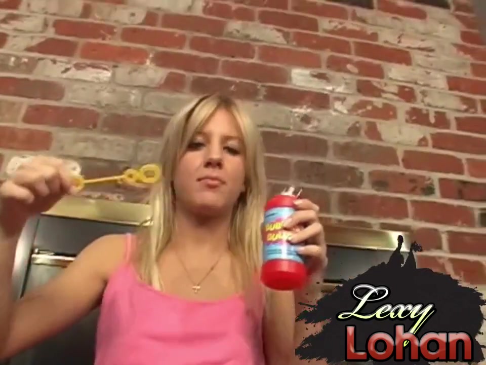 Lexy Lohan In With Natural Tits Bubble Play