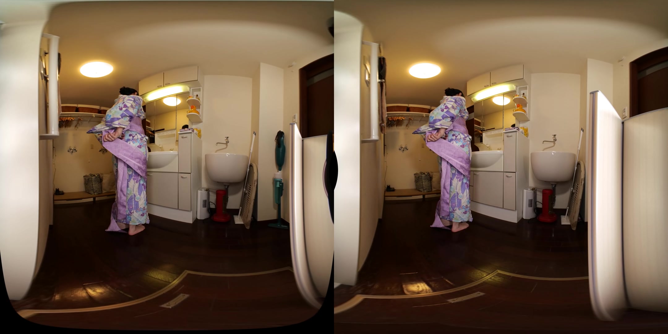 Sara Minamino - Peeping Through the Gap To Look at What You're Wearing: Sara Minamino - FANTASTICA