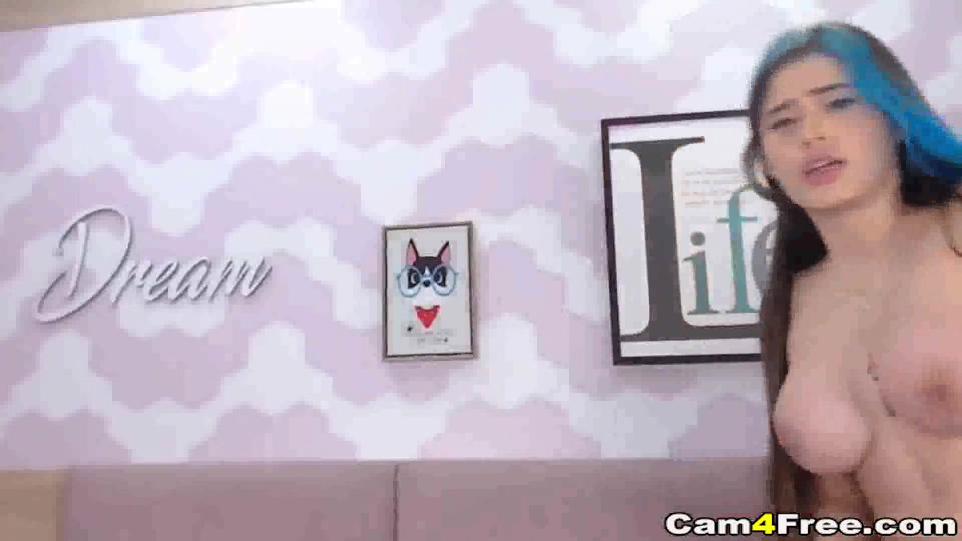 Cute Chick Gets Naughty on Cam