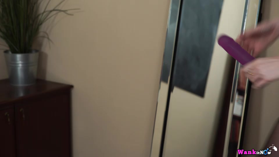 Georgie Lyall - Mirror Image - Sexy Videos - WankitNow