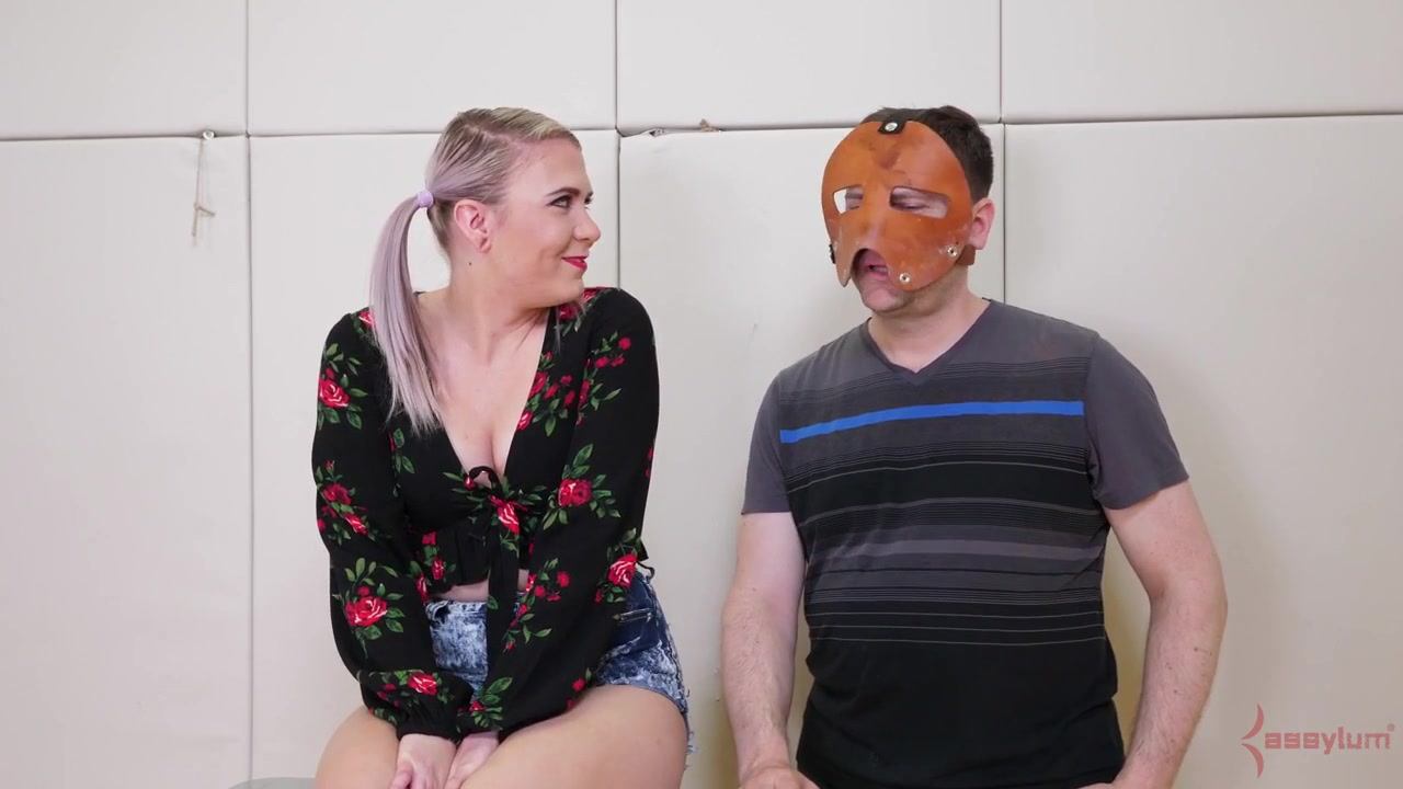 Degraded anal sub slave gets ass rammed