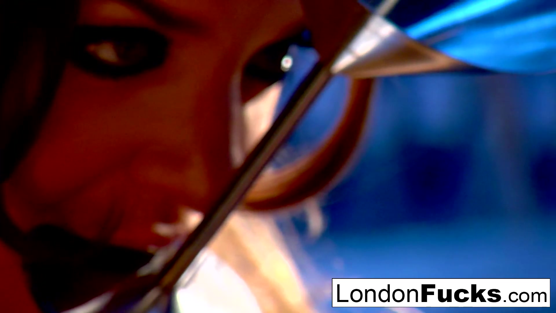 London Keyes Nikka Noir in London And Nikka Noir Reflect - LondonKeyes