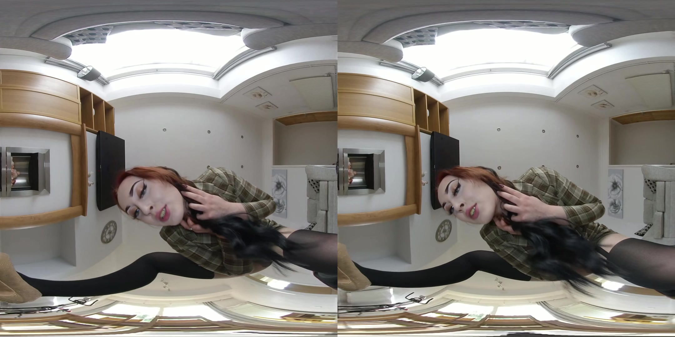 Facesitting and Spit - EllieLouiseVR