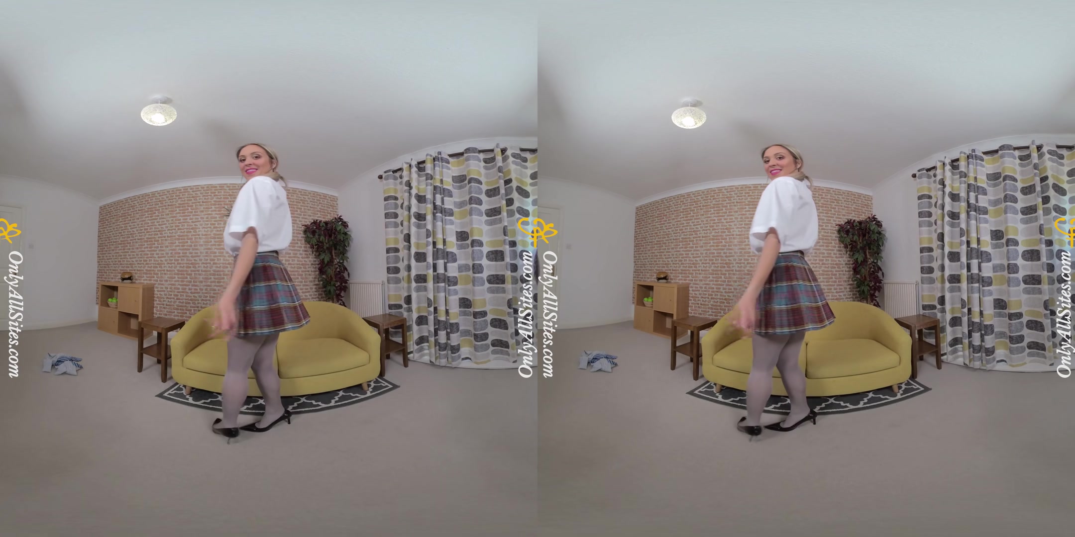 Samantha - Hollywood Smile - OnlyTease