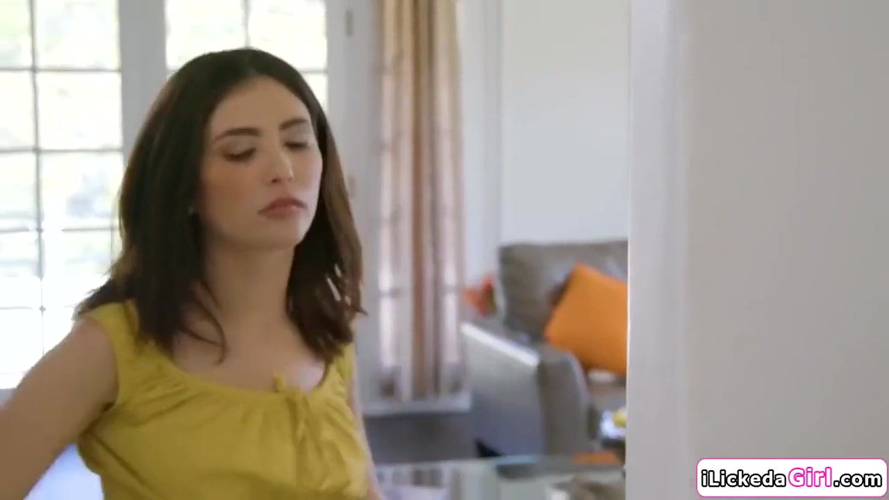 Big Tits Babe Ass Fucked By Lesbian