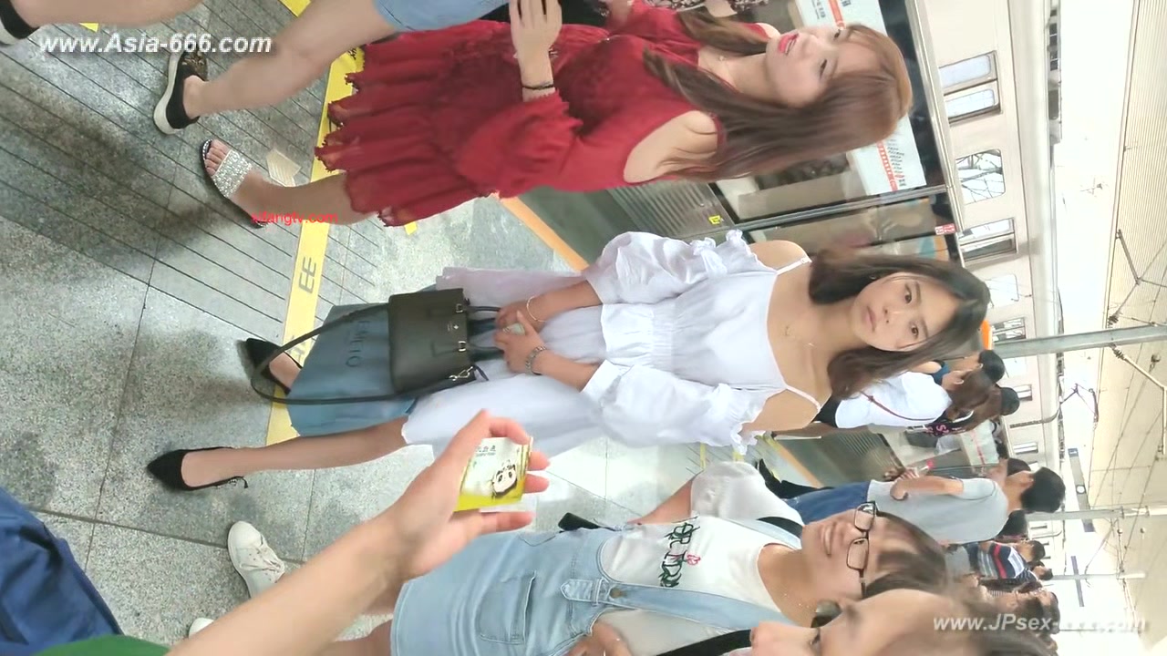 peeping chinese amateur upskirt.103