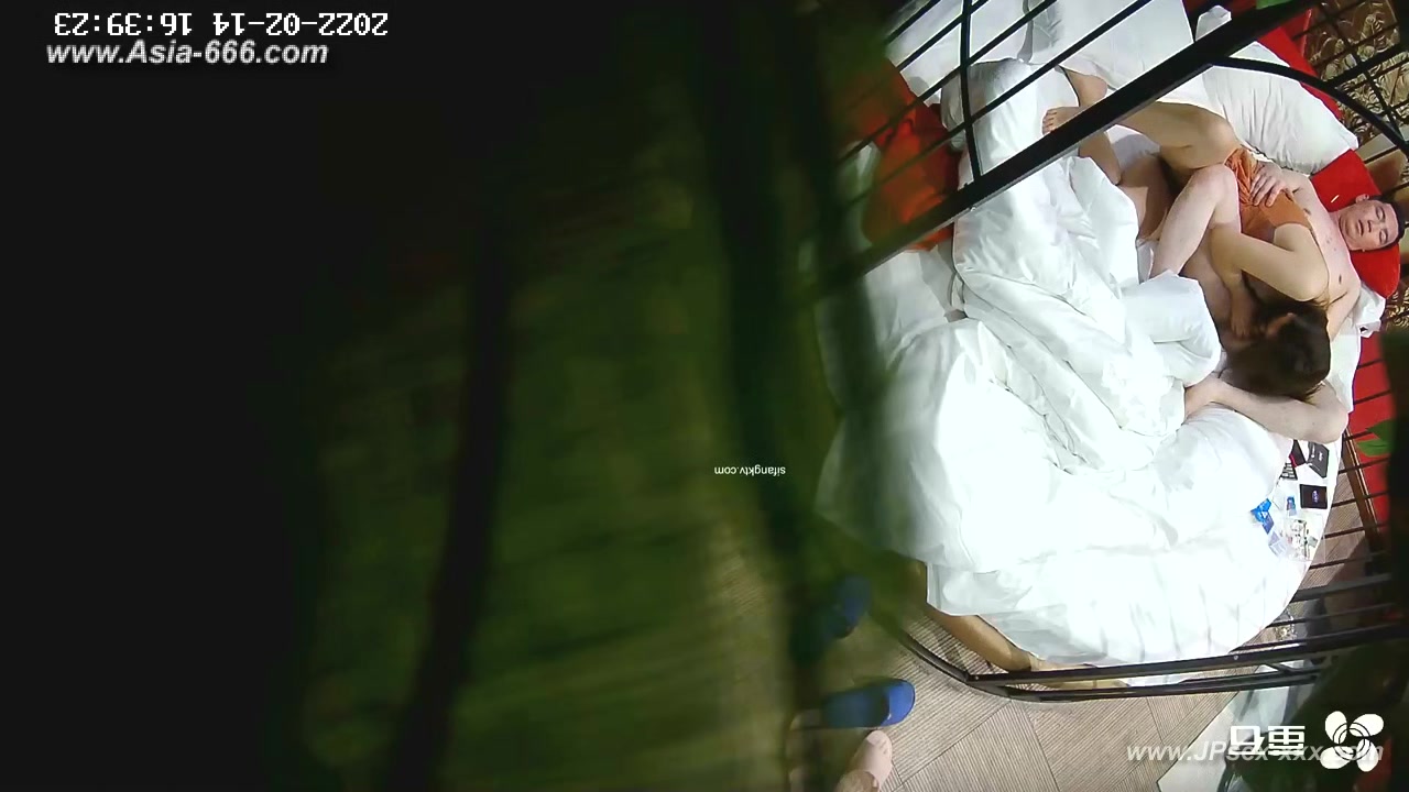 Hackers use the camera to remote monitoring of a lover's home life.562