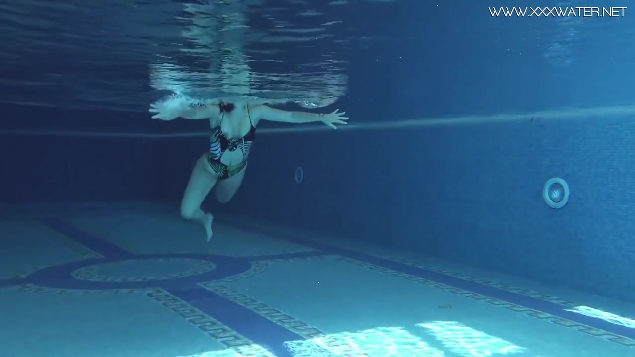 Hot Spanish Babe Underwater - Diana Rius