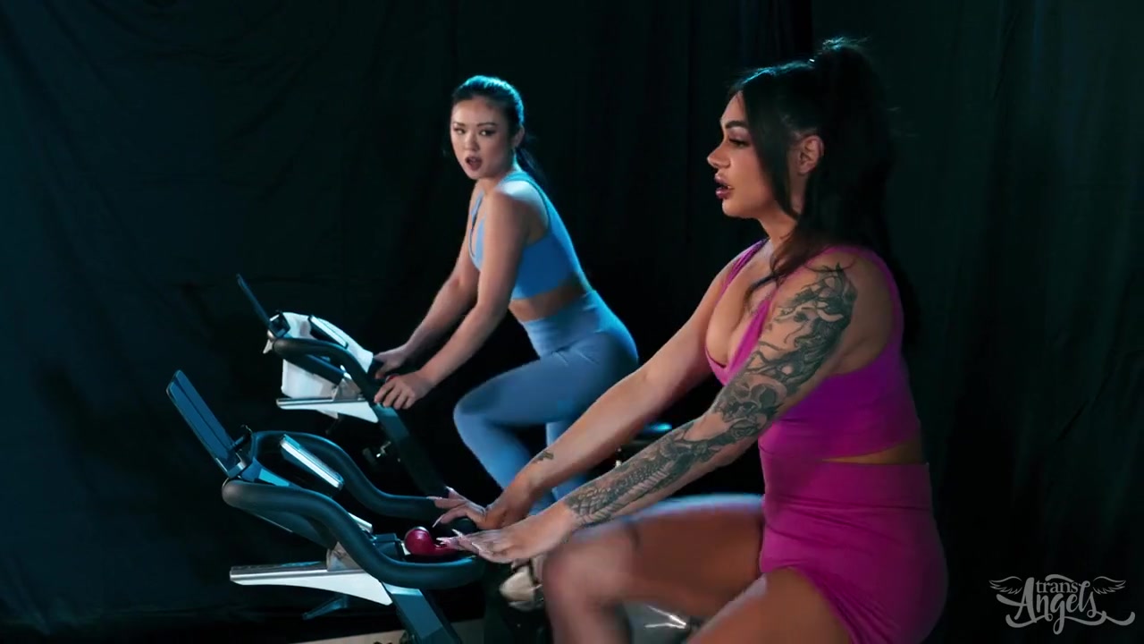 Spinning N Squirting - Eva Maxim And Lulu Chu