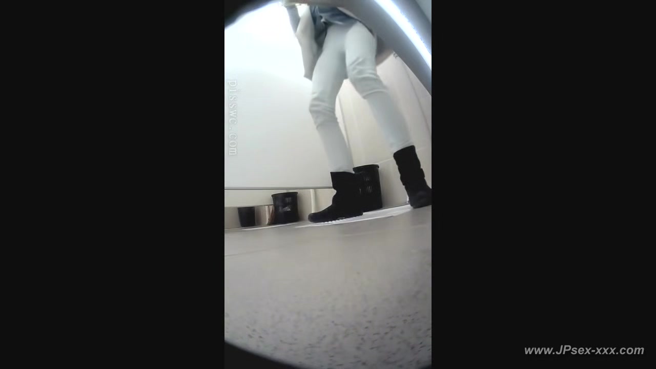 peeping blondes go to toilet.77