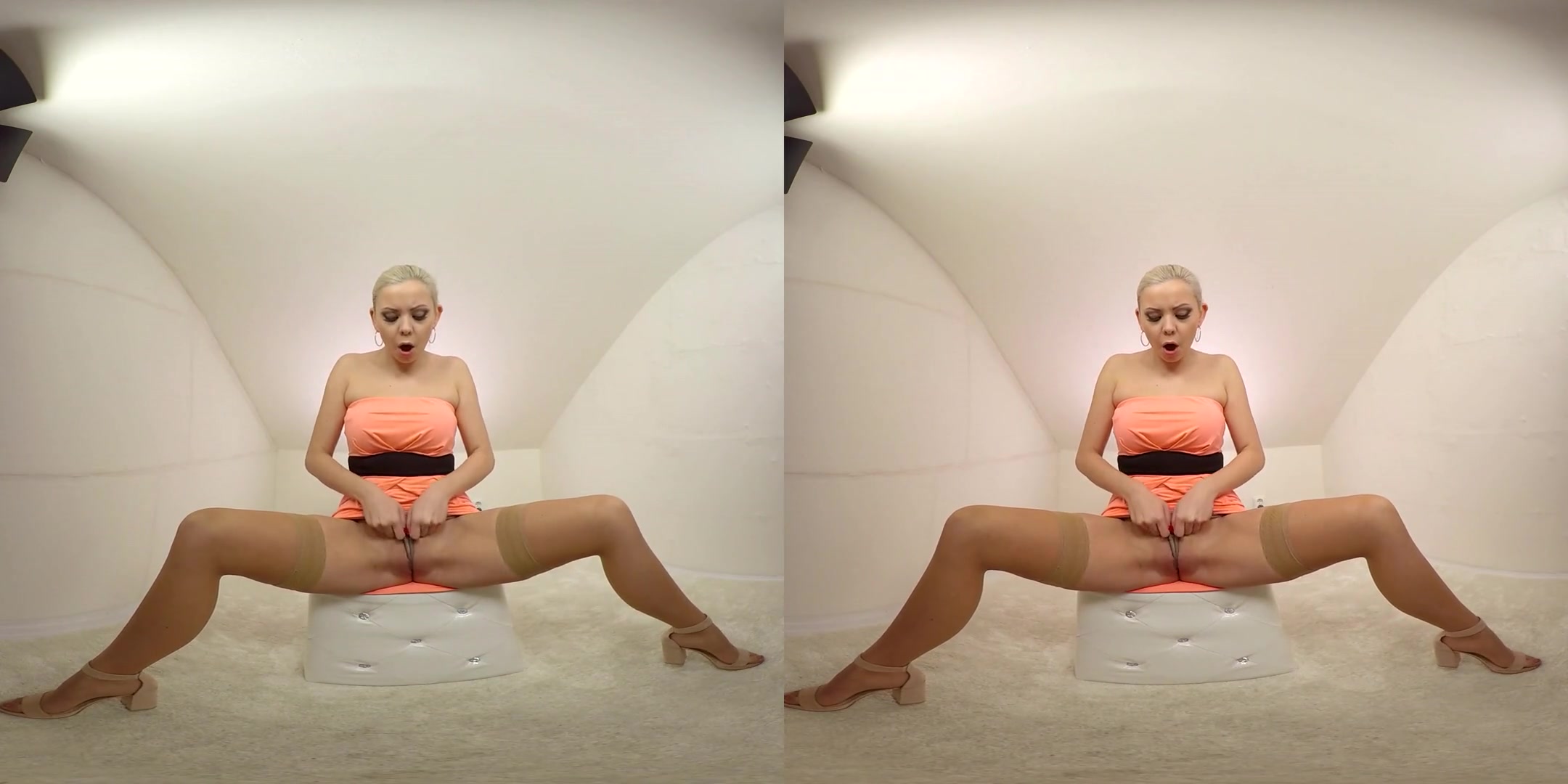 Julia Parker in Blonde Babe Julie Parker with Her Toy - BravoModelsMedia