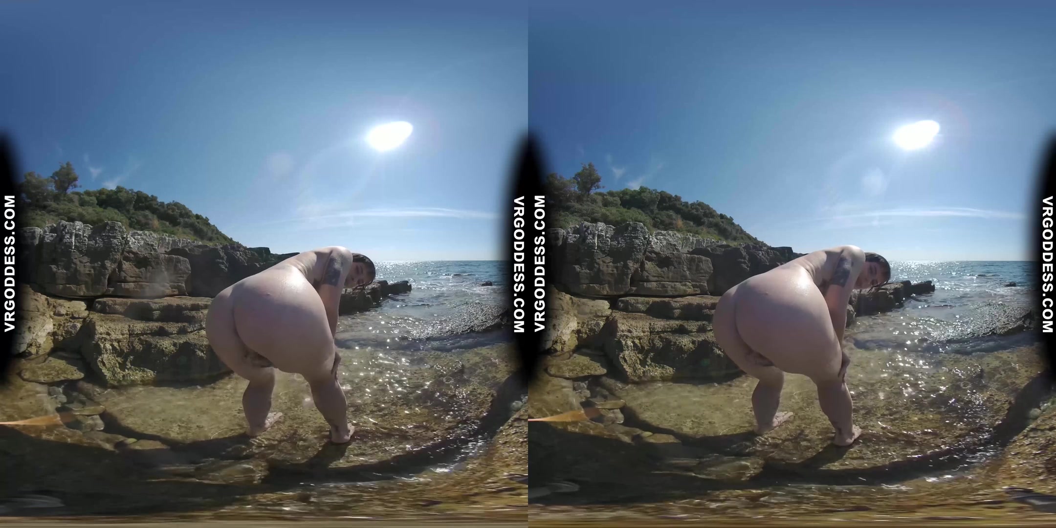 Tattooed Brille Skinny Dipping In The Ocean While On Vacation Jilling