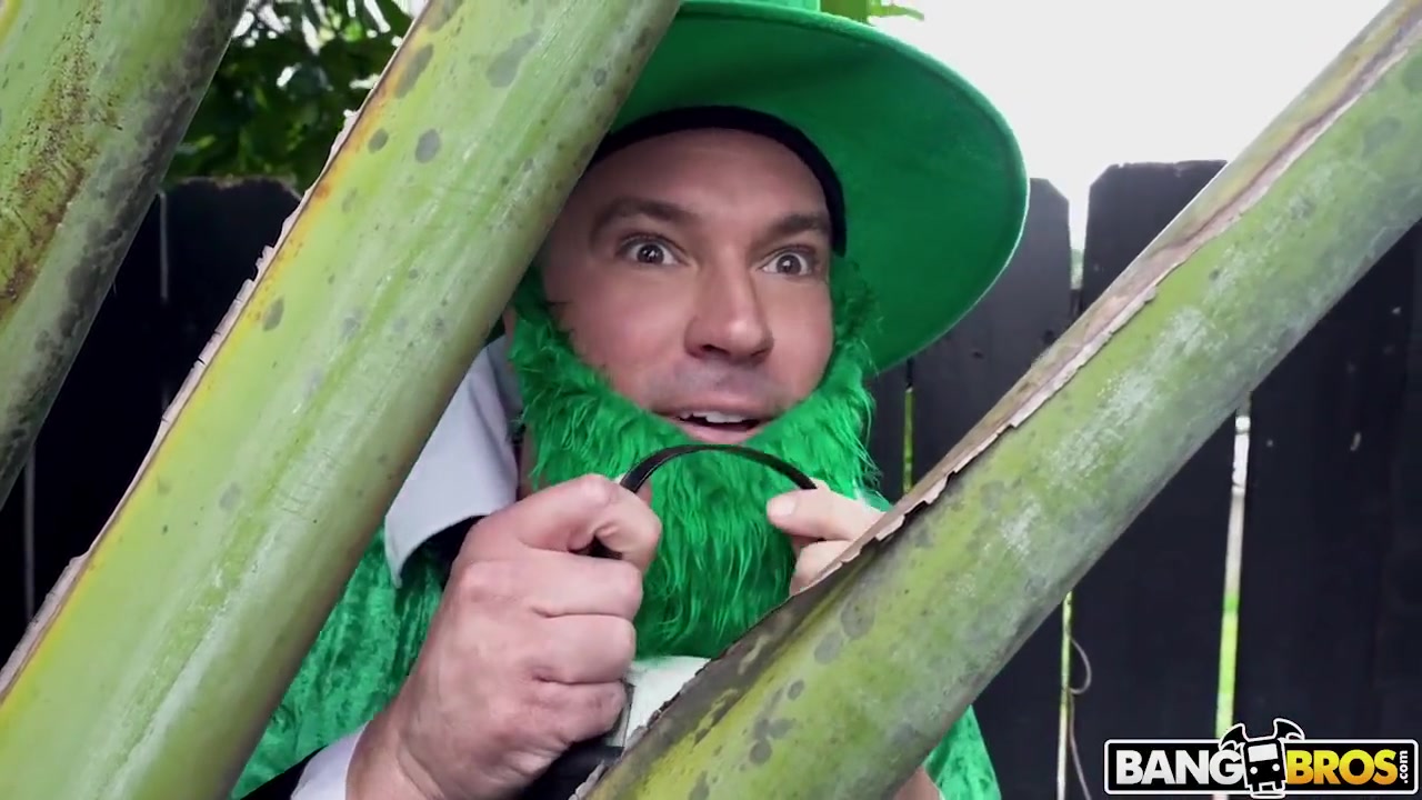 Leprechaun With Big Dick Pounds Curvy Latin With Rose Monroe And Mama Cita