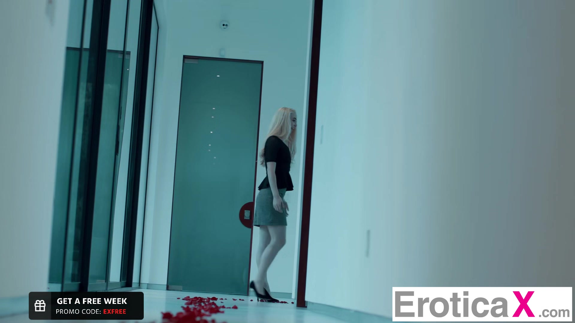 Stunning GF Massaged & Made Love To By BF - XEmpire