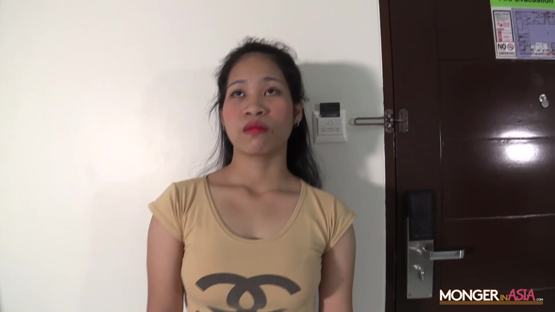 Big titty Filipina bangmaid blows the boss