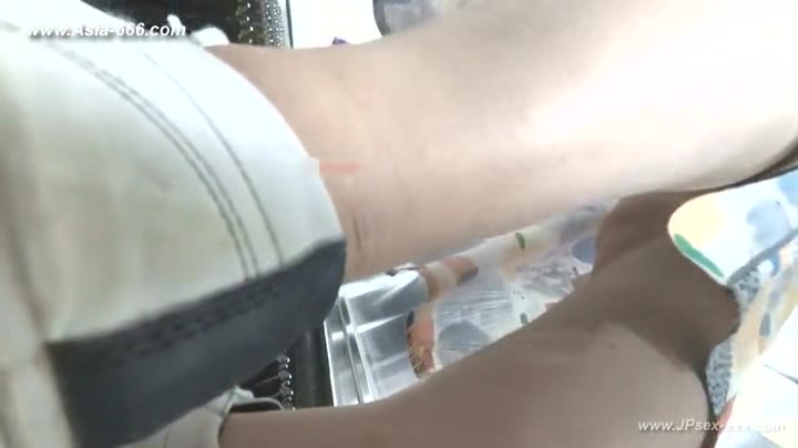 peeping chinese amateur upskirt.50