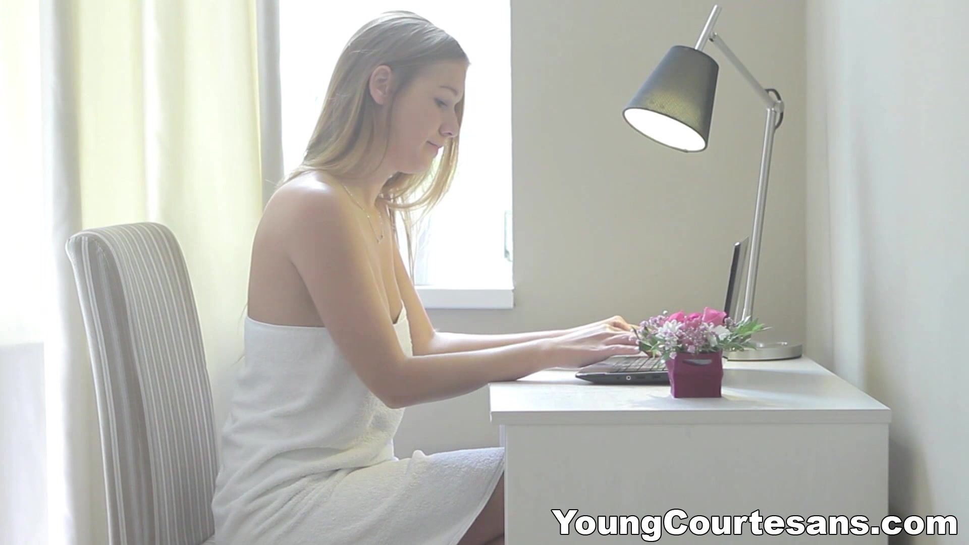 Young Courtesans - Alexis Crystal - All shades of passion