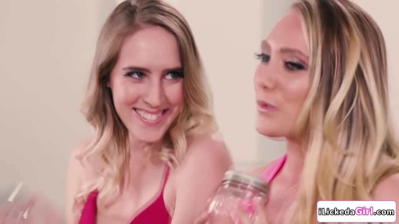 Blonde babe making her best friend squirt and tasted it