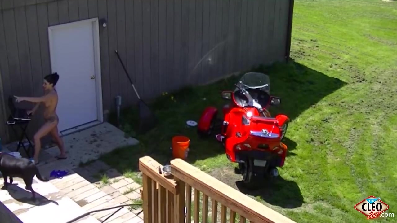 Neighbor Masturbates In The Back Yard For A Hot Cam Show! With Its Cleo