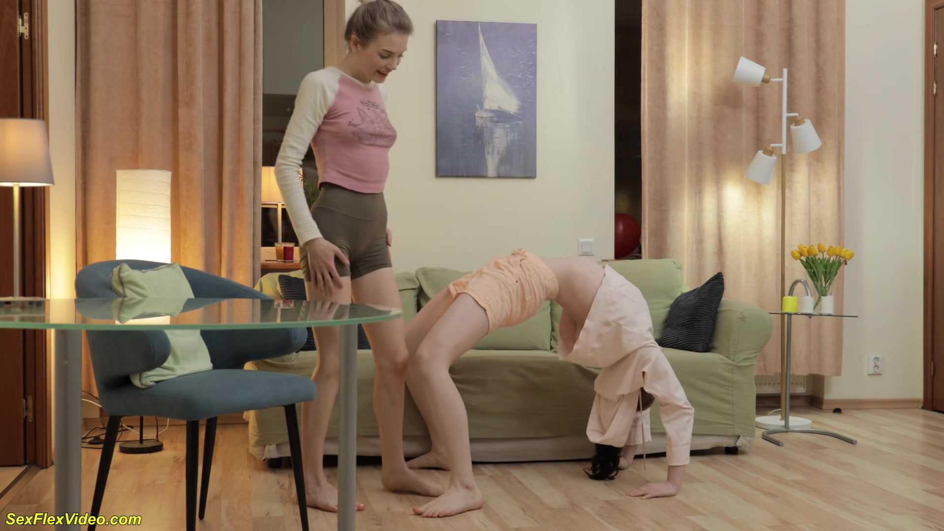 Flexible Lesbian 18 Y.O Teen Gymnastics