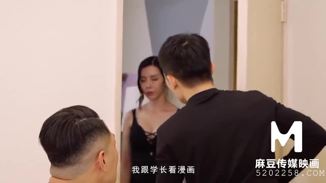 0193 同学的发情妈妈/免费观看