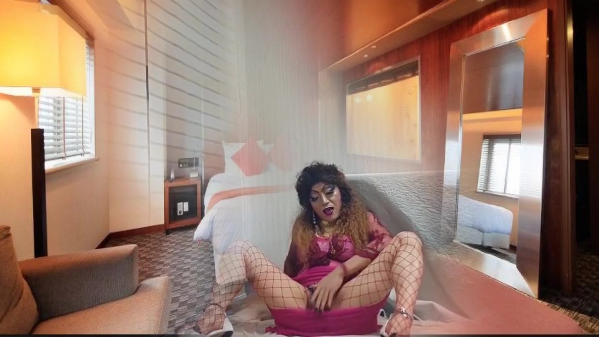 sissy niclo sexy makeup in hotel masturbation