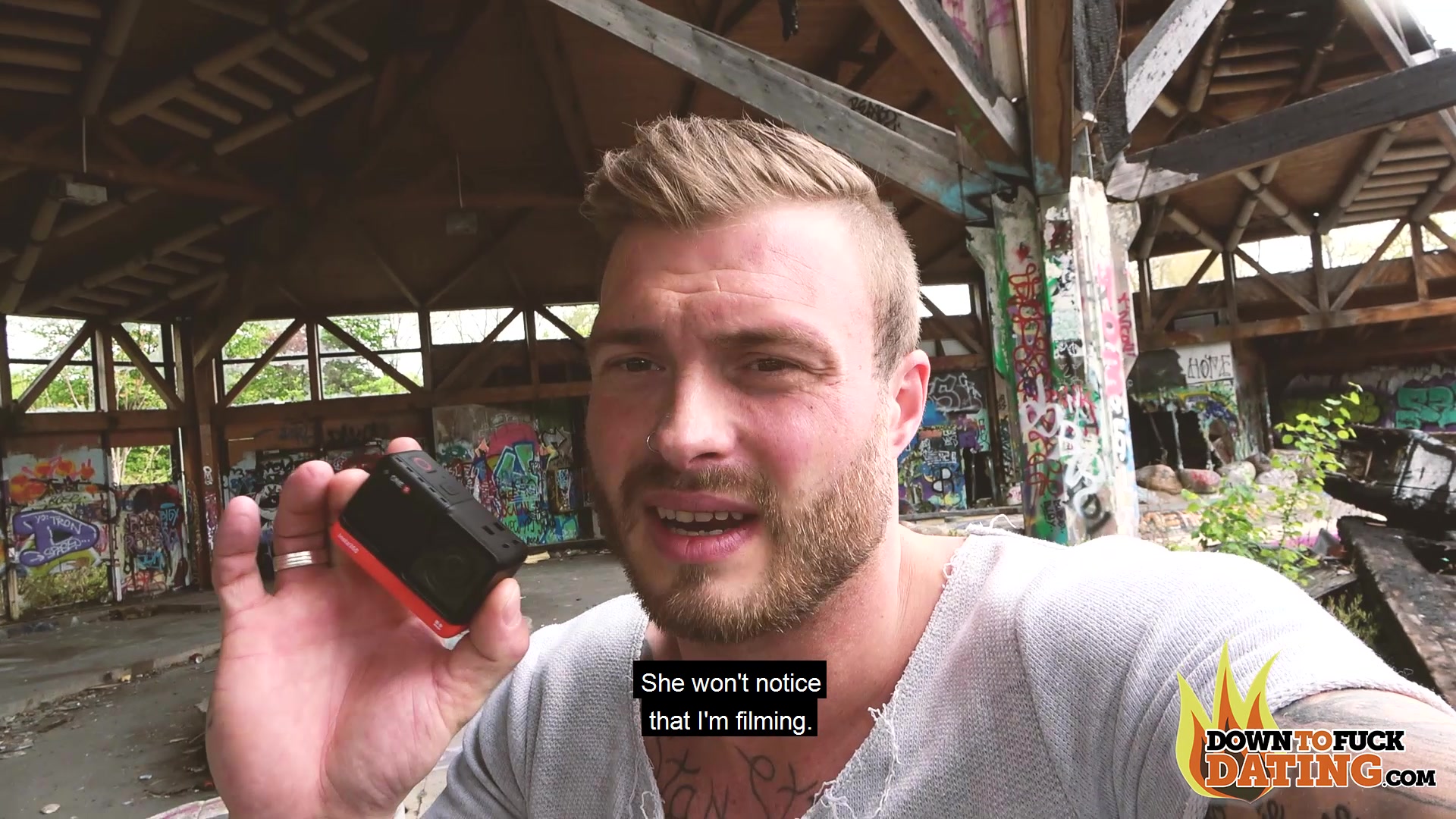 Julia Exclusiv: Public Fucking Is All She Needs
