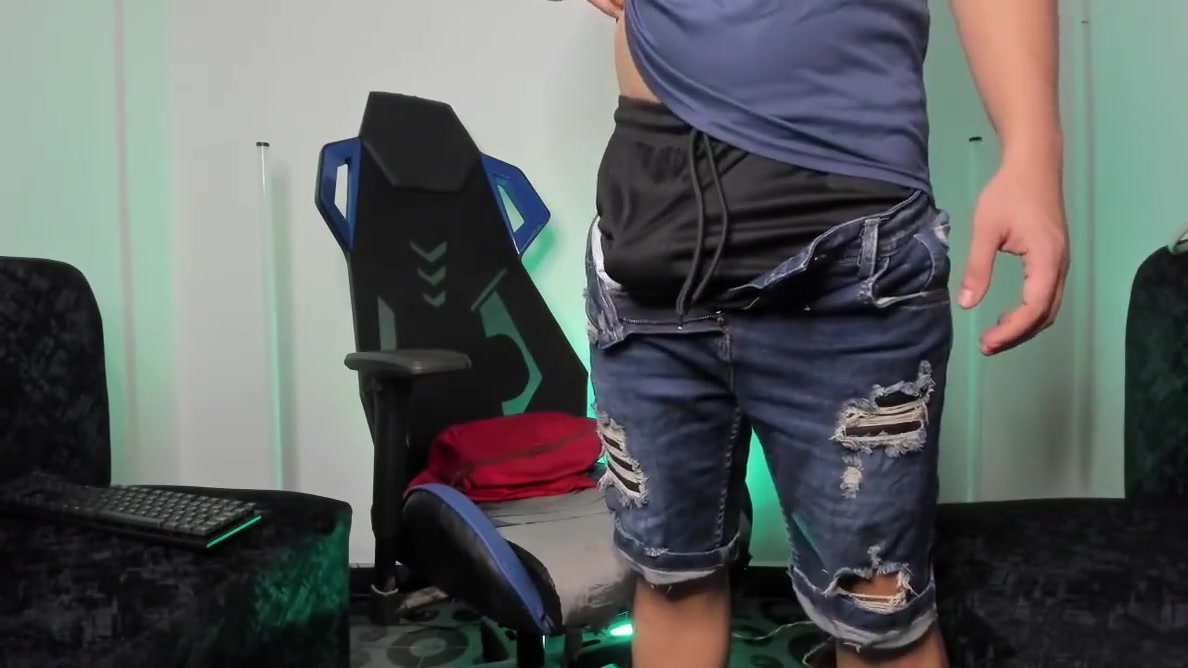 Ken Prince Plays With Tomasstyls Bulge Until He Sucks His Cock