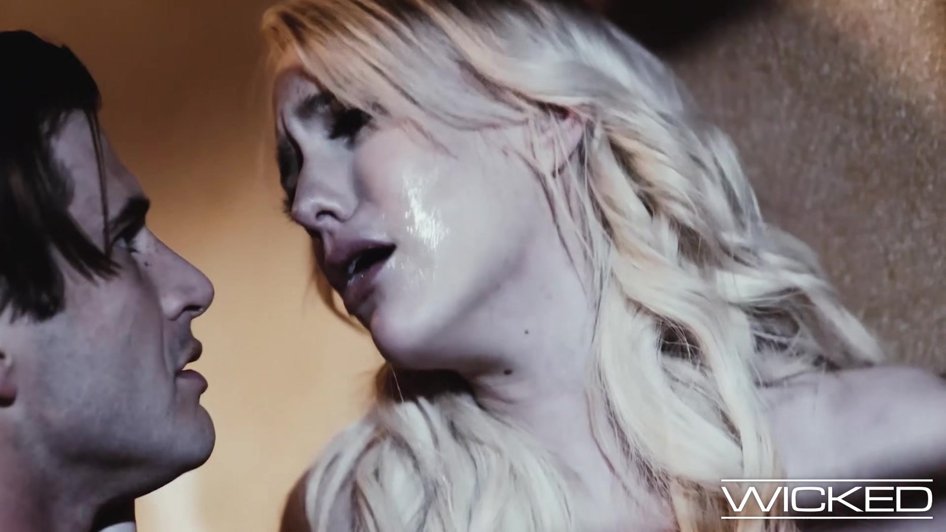 Blonde Inn Keeper Babe Fucked Hard By A Mysterious Stranger
