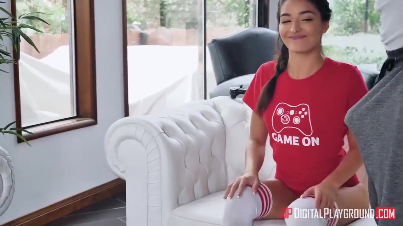 Gamer Girl, Emily Willis And Gorgeous Girl - Gorgeous Looses Bet