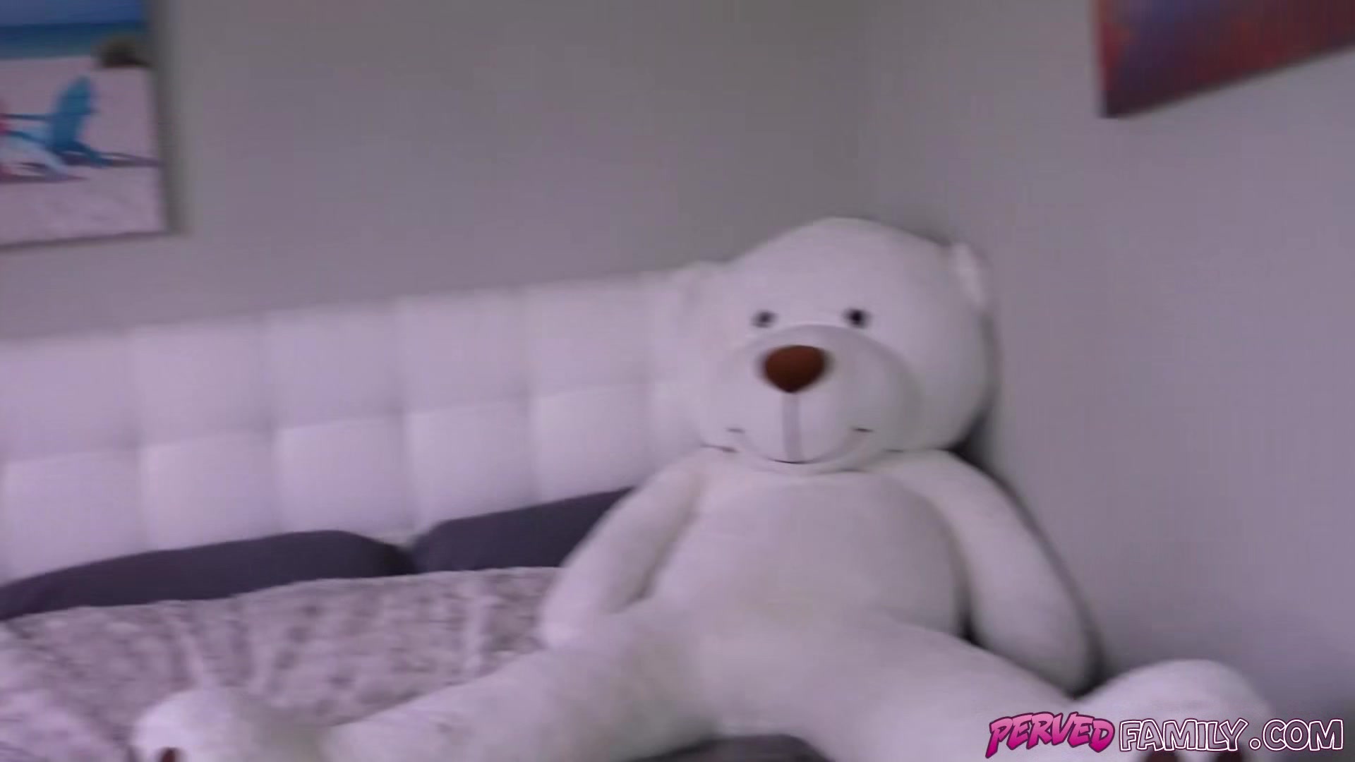 I went into the room of my stepsister and started jerking off on her butt