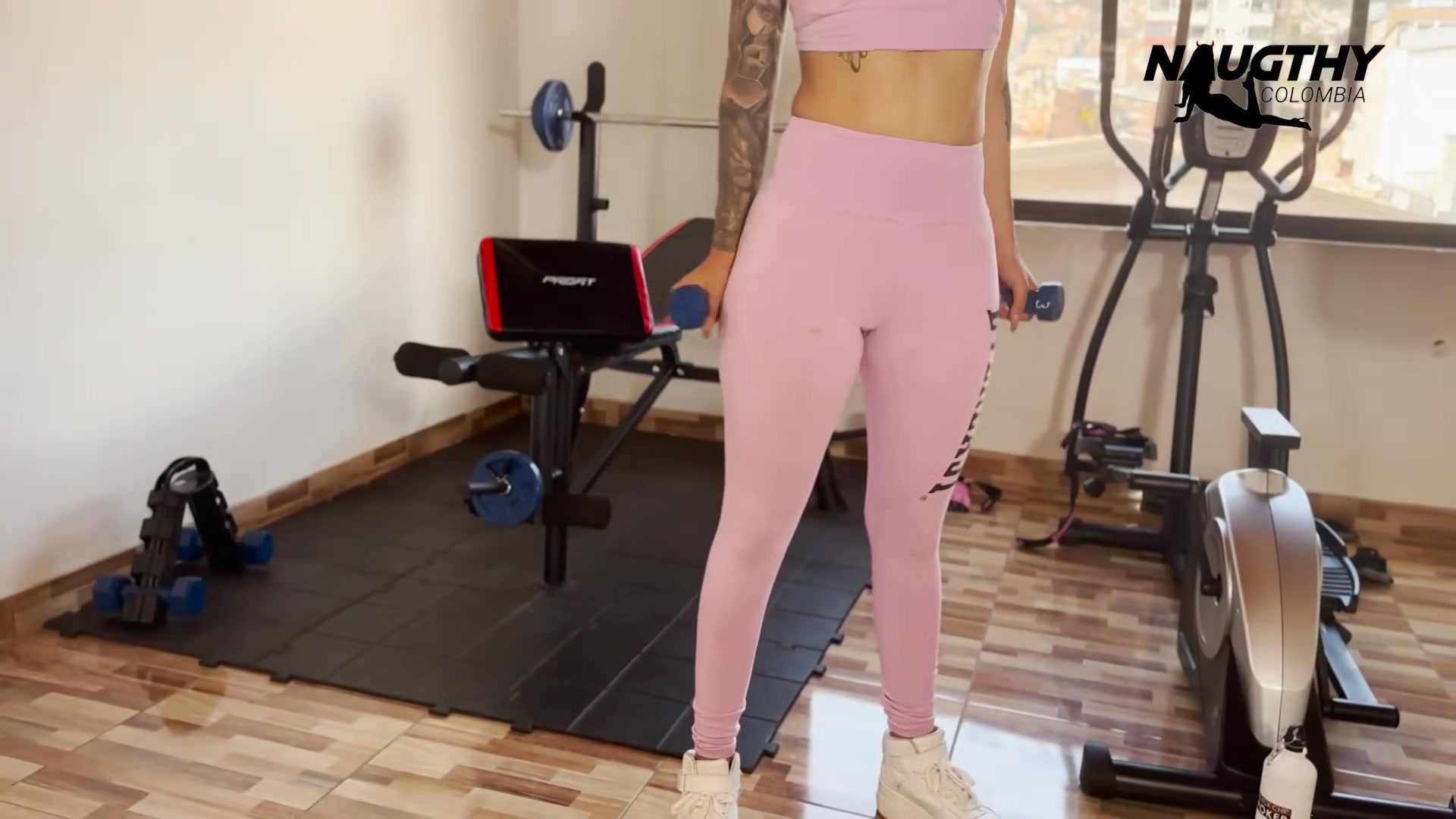 I Take Pictures In The Gym And End Up Masturbating - Naughtycolombia