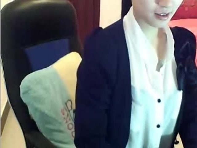 Asian babe stripping her suit in front of the viewers