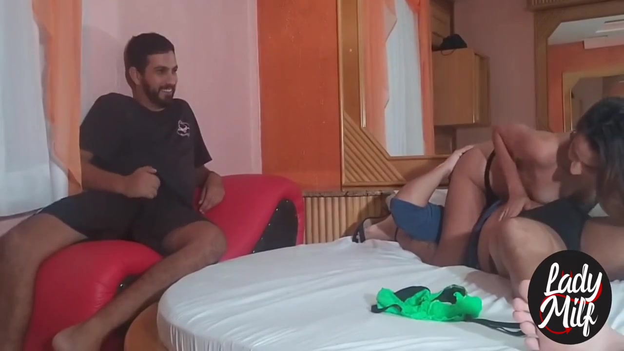 Dupla Penetração And Lady Milf - Homem Trai Sua Namorada Gostosa E Teve Que Assistir Ela Dar Para O Frentista No Motel 5 Min